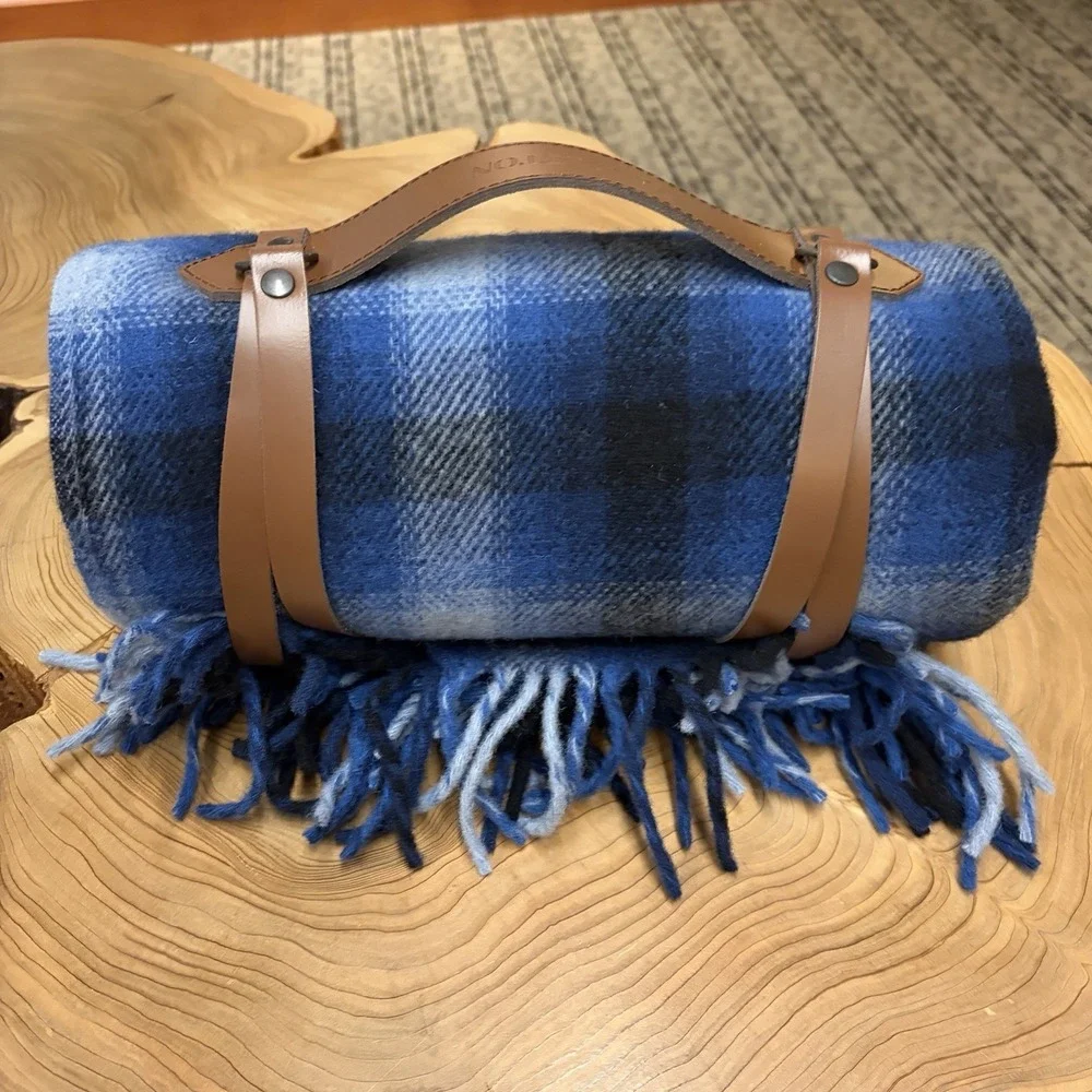Pendleton Motor Robe Lassen Throw with Leather Carrier New with Tags Blue Ombré